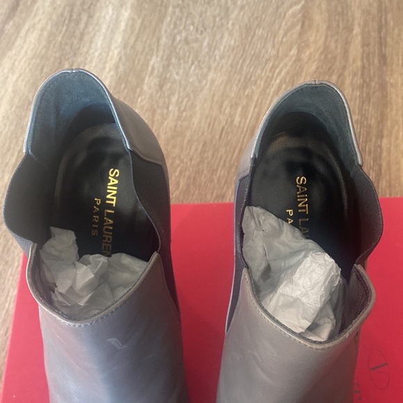 Saint Laurent Leather Ankle Boots 39.5 Authentic - Picture 4 of 10